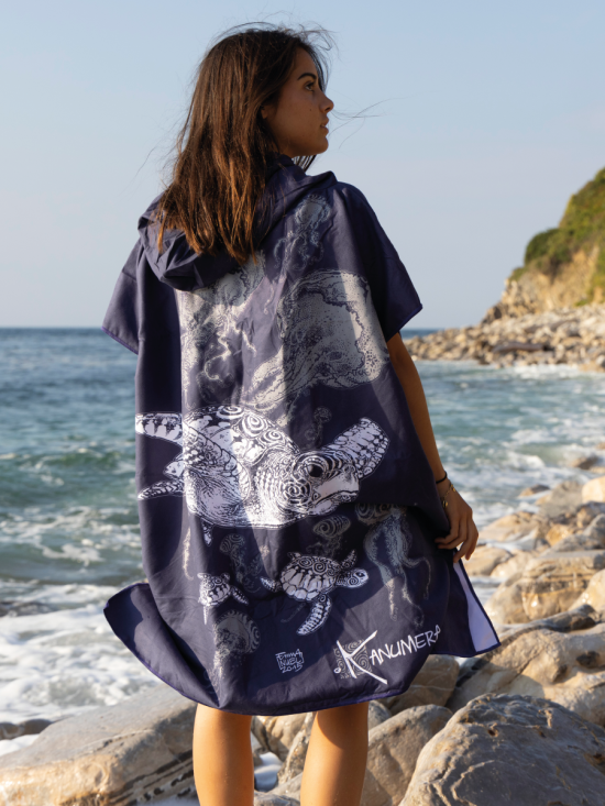 Turtles Microfibre Poncho (Middle Size)